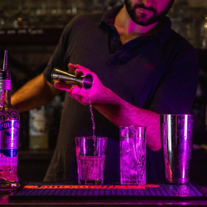 création de cocktail barman